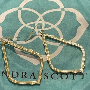 Sophie drop earrings in gold